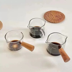 創意木は小さいミルクの杯のガラスの小さいミルクの鍋のソースの皿の木の柄のミルクの缶のミニの調味料の皿のコーヒーの計量カップをつけます。