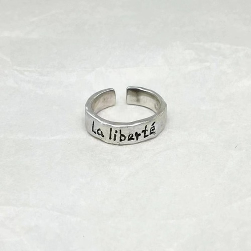 La liberté | Free and easy word ring, personalized, simple and niche design, fashionable and versatile
