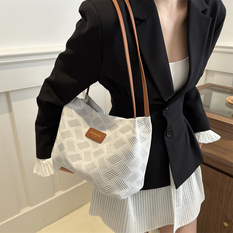 Nicho de diseño bolso de diamante para mujeres 2024 nuevo estilo de alta calidad sensación de gran capacidad portátil de viaje a mano rayas de hombro bolso