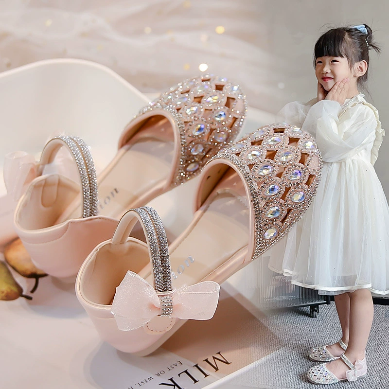 Детские босоножки для девочек лето 2025, новые, принцессы, средние и большие размеры, мягкая подошва, кристаллы на носке