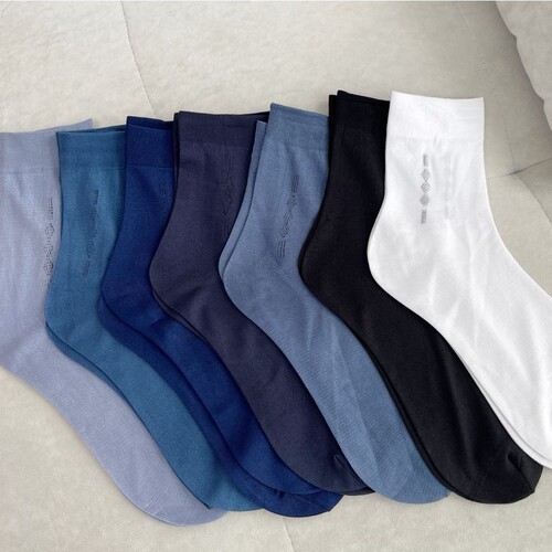 Men's pearl velvet short stockings, loose-cuff socks, comfortable solid-color men's socks with heels, thin-style socks—wholesale carpet socks.
