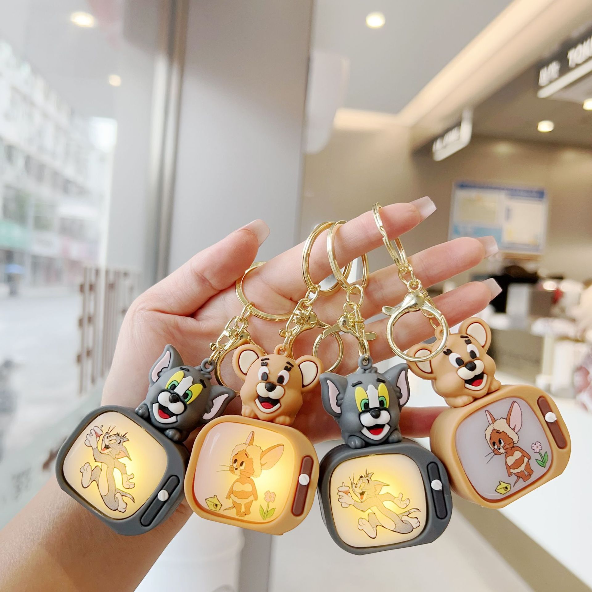 卡通猫和老鼠迷你电视机小夜灯钥匙扣包包挂件氛围发光玩具小礼品