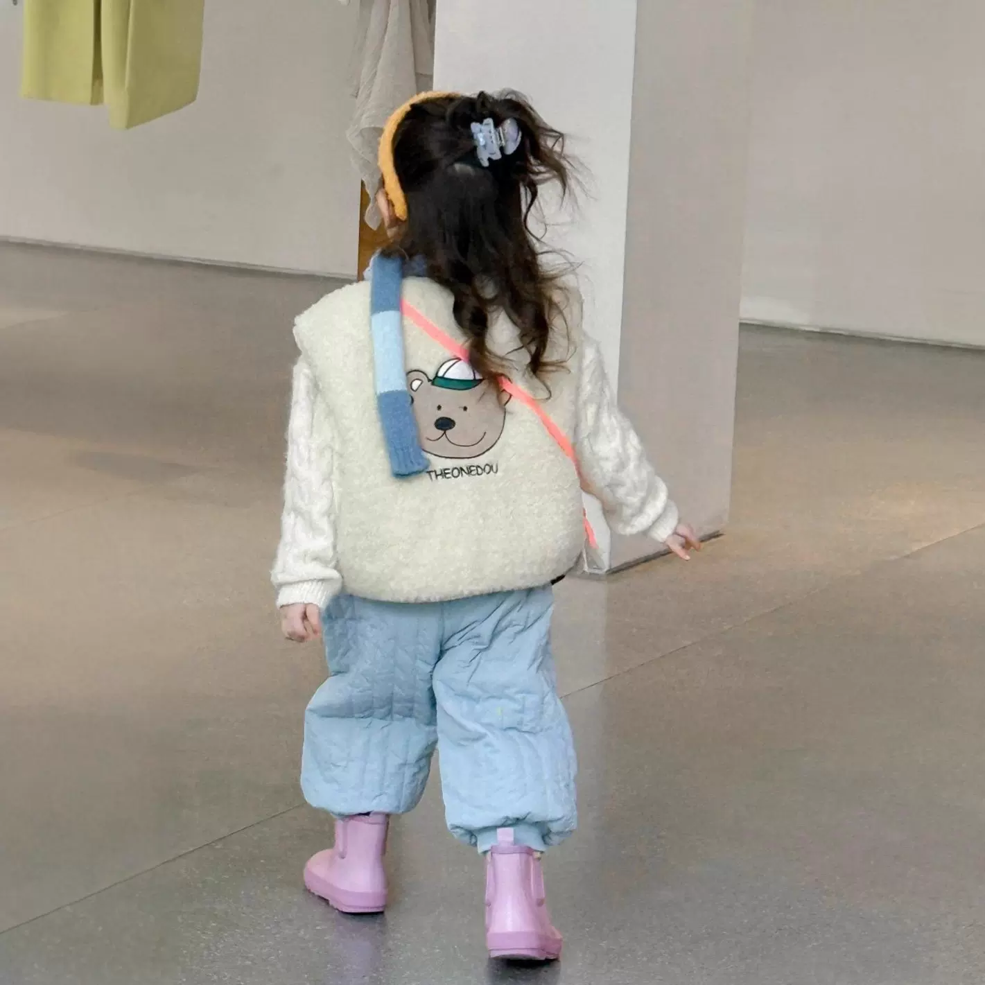 儿童马甲深秋冬季25新款羊羔绒女宝宝卡通可爱羊羔毛女童冬装外穿