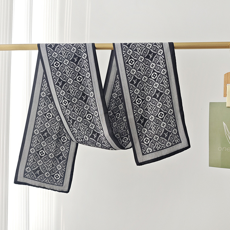 2025 primavera y verano nuevo diseño de bufandas de seda larga temperamento universal bufandas de correa roja en línea