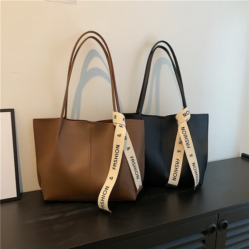 Bolsas de textura retro transfronterizas para mujeres 2024 nueva moda de cinta de hombro bolsa de mano de gran capacidad de transporte