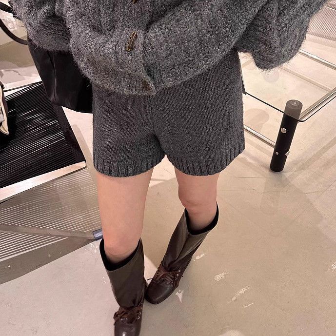 Vintage High-Waisted Knit Shorts for Women, Autumn 2026 New Style, Petite, Slimming, Hip-Lifting, Versatile, Stylish, Bodycon Shorts for Winter