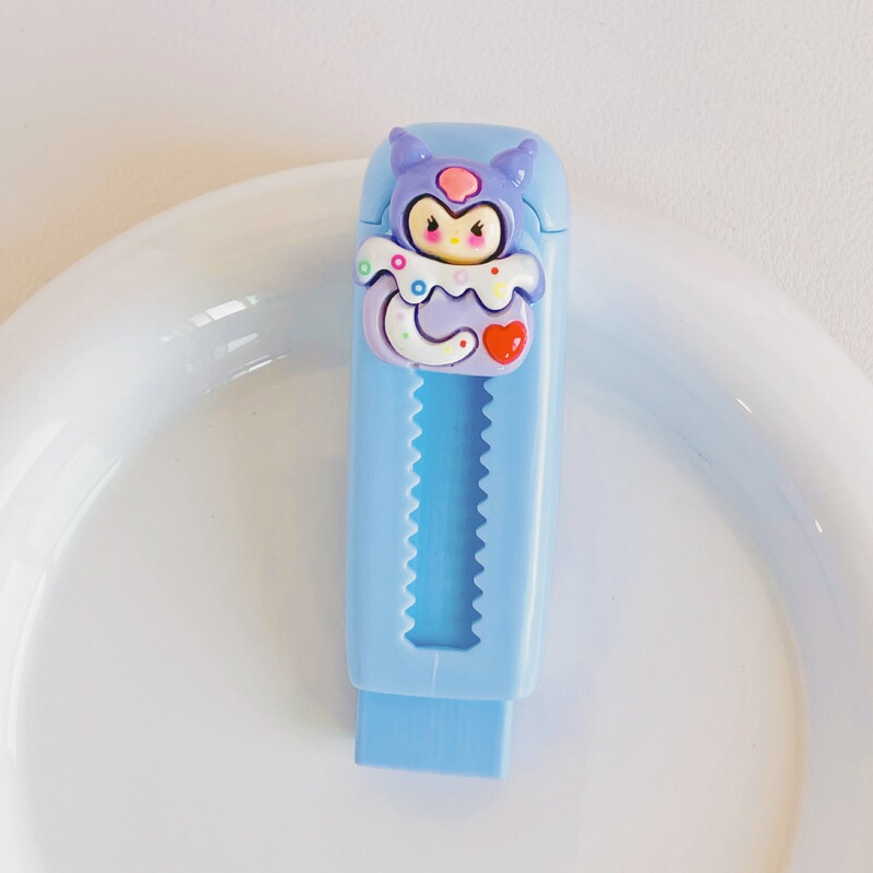 押し引き消しゴム小学生専用の絵の具を拭きます。|undefined
