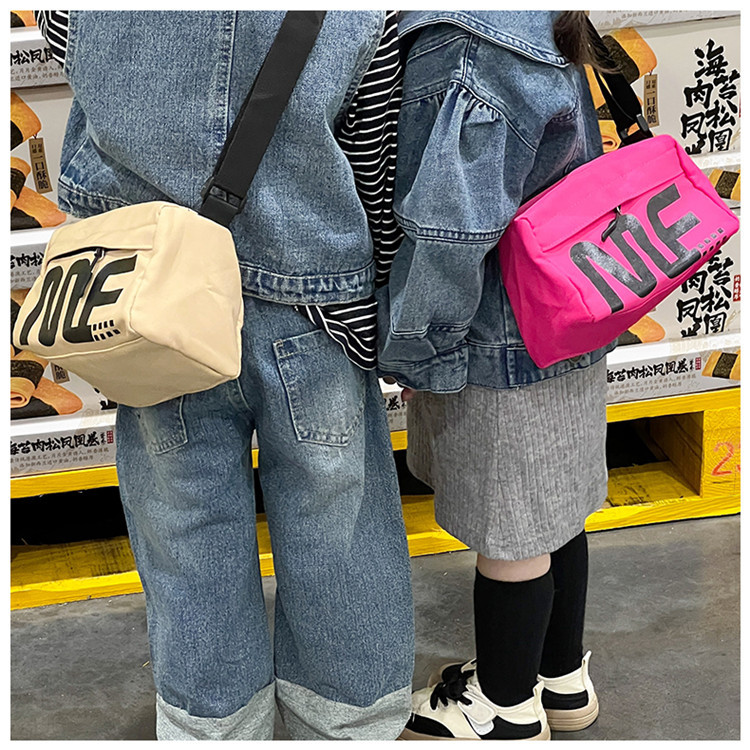 Unisex Small Oxford Cloth Solid Color Cute Sports Square Zipper Crossbody Bag display picture 10