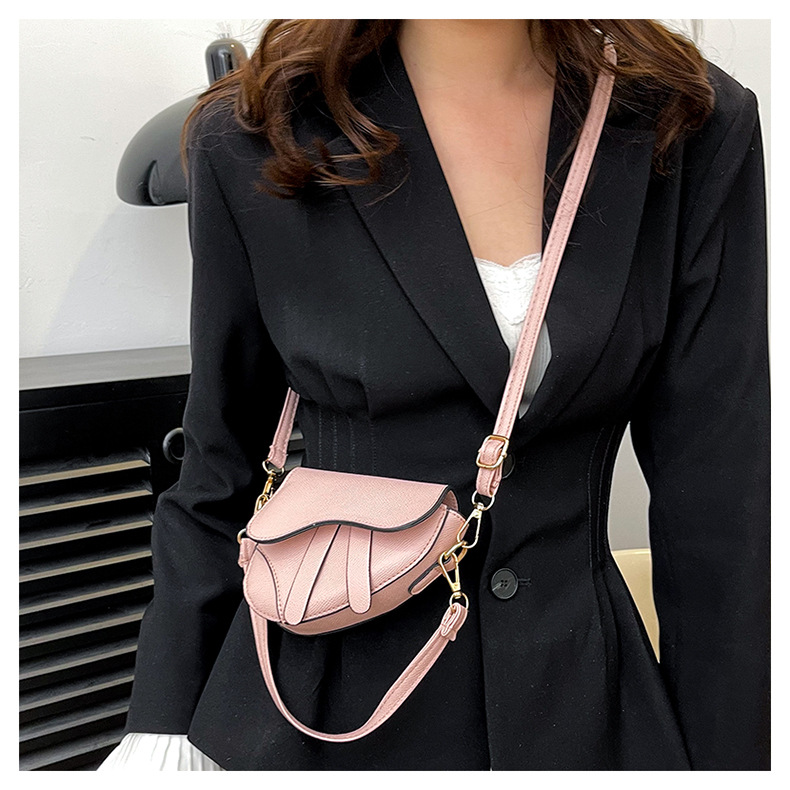 Kleines Nischendesign für Frauen 2024 neuer Sommer minimalistischer Crossbody, einzelne Schulter, Unterarmtasche, modische Textur_voghion.com