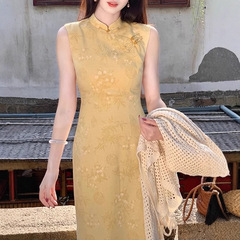 新しい中国式の黄色の袖なしの改良チャイナドレスの女性の夏のジャカードの美しいワンピースのメーデーは休暇旅行に行きます。