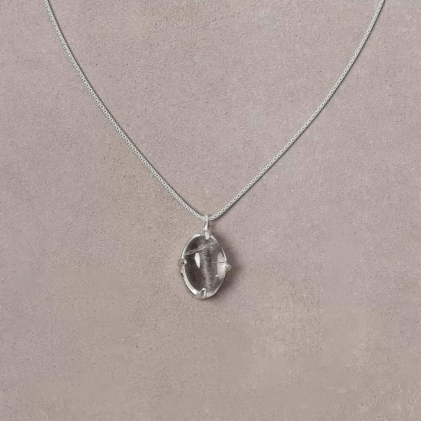 新款精致白水晶项链女小众设计感ins风百搭简约轻奢吊坠锁骨链女