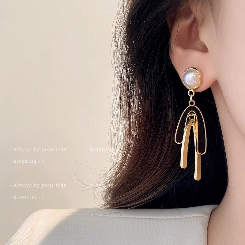 1 Pair Ig Style Exaggerated U Shape Inlay Alloy Pearl Drop Earrings display picture 3