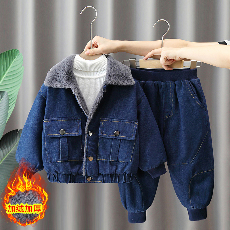 6506 Traje de mezclilla para niños 2025 nueva ropa de otoño e invierno para niños más ropa de terciopelo Traje de dos piezas de moda para bebés fritos en la calle