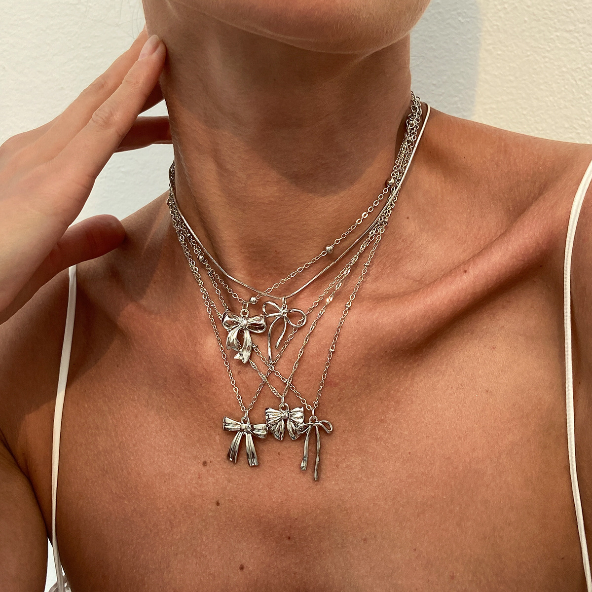 Pendant Necklace, Necklace Classification Retro Classic Style Bow Knot Alloy Metal Cable Chain Lobster Trigger Clasp Closure Pendant Necklaces Wholesale
