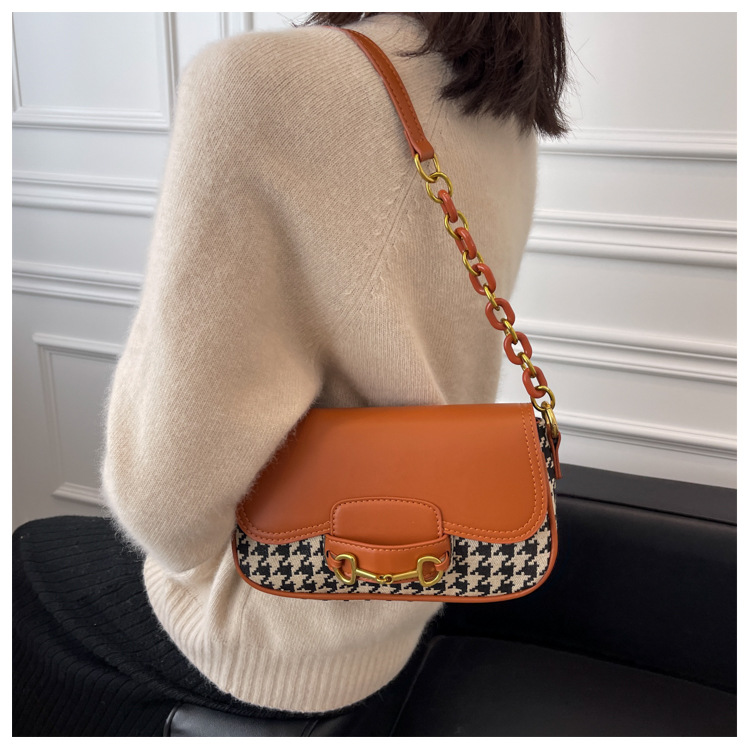 Chain Messenger Bag 2021 New Niche Western Style One-shoulder Armpit Small Square Bag display picture 12