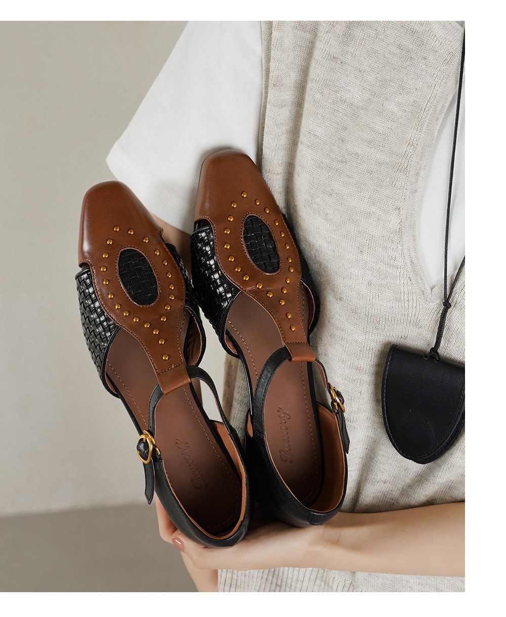 Sandal nữ mũi nhọn gót thấp da bò đinh tán phong cách La Mã — đen chi tiết 10