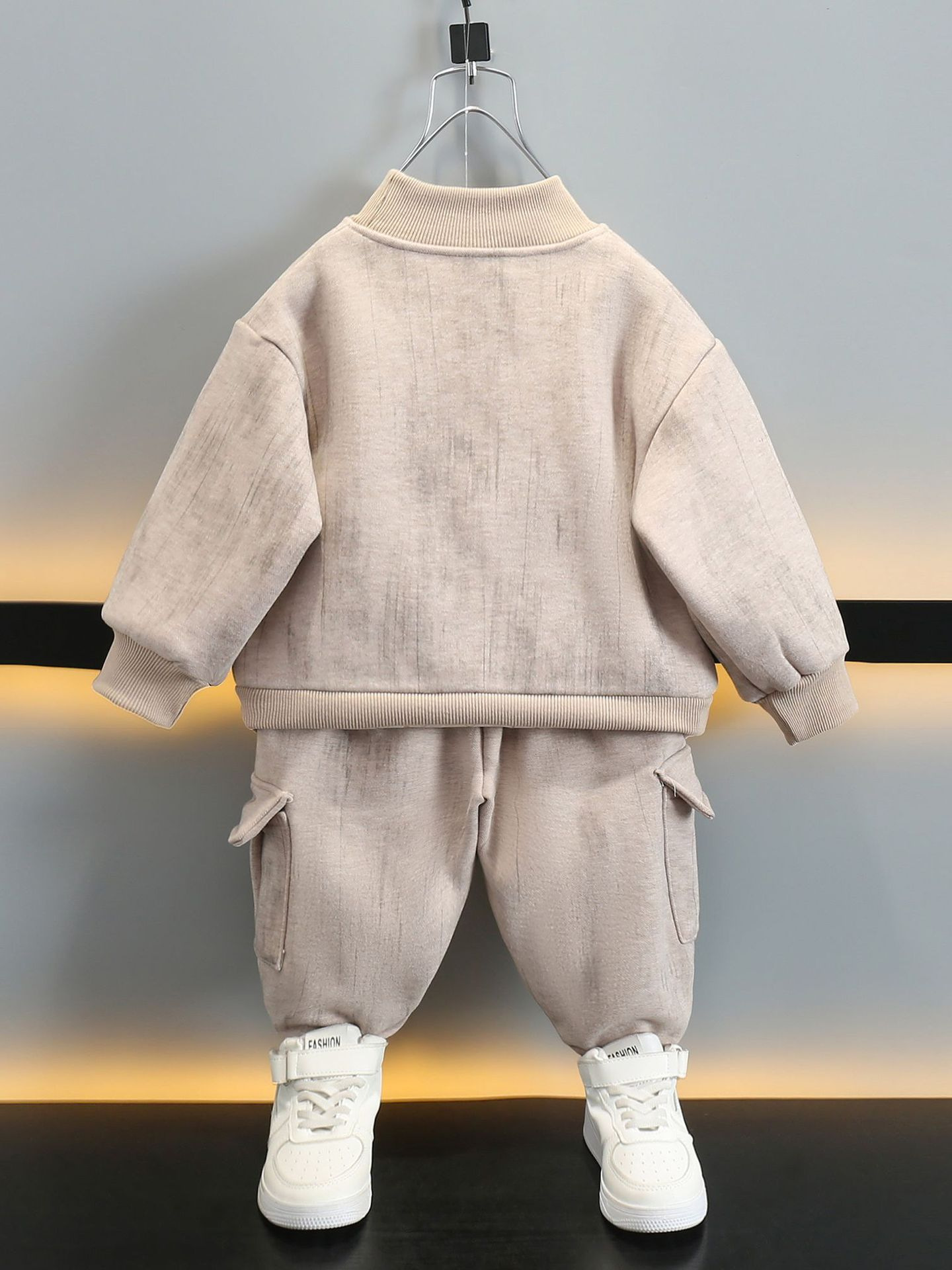 6748 Traje de niño Otoño 2025 Nuevo estilo Red de Internet Estilo occidental para niños más suéter de terciopelo Otoño e invierno Un traje de dos piezas de terciopelo