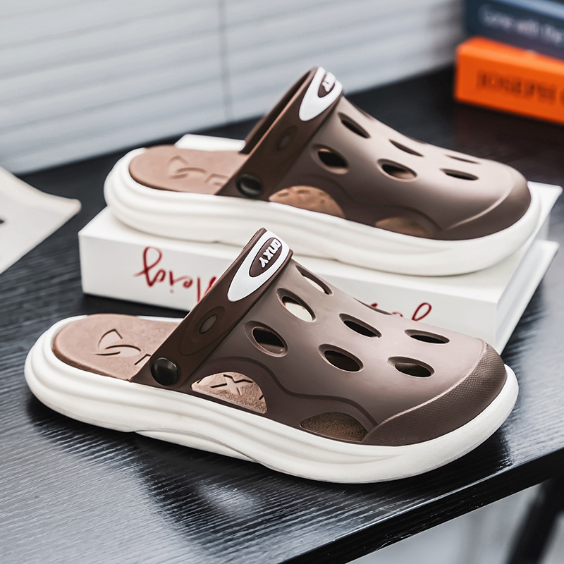 Zapatos de verano para hombres, zapatillas de bolsillo ligeras y medias, 2025 nuevas zapatillas de playa antideslizantes para hombres.