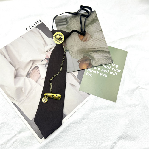 Retro high-end brown tie, bronze metal chain, bear round head pin decoration, versatile tie-free tie