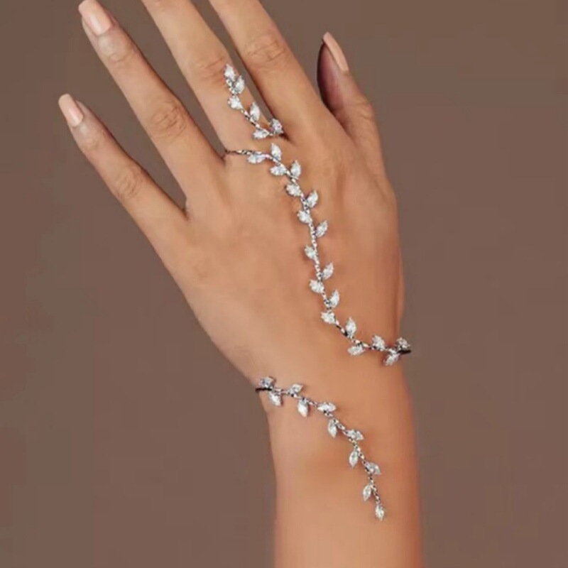 European and American Popular Zircon Finger-Link Bracelet Bridal Jewelry Simple and Luxurious Full Diamond Leaf Wrist Chain Bracelet European and American Popular Zircon Finger-Link Bracelet Bridal Jewelry Simple and Luxurious Full Diamond Leaf Wrist Chain Bracelet
