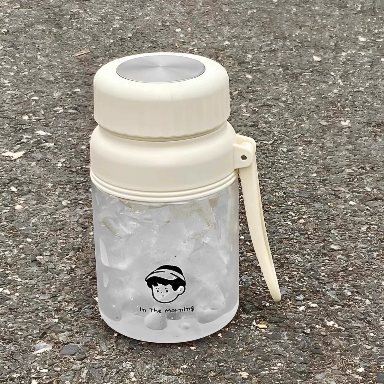 Пластиковая водная кружка? Wait: 'Plastic water cup' would be пластиковый стакан для воды, 900 мл, термостойкий, портативный для студентов и спорта
