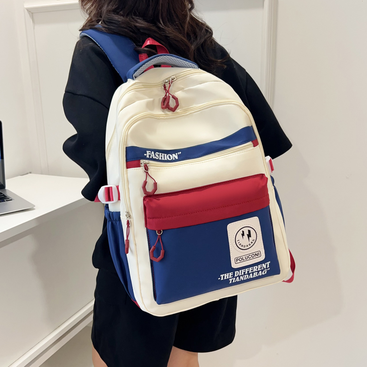 Mochila pequeña y simple de estilo coreano, escuela secundaria, escuela secundaria, escuela primaria, mochila de reducción de carga ligera, mochila de viaje de ocio, mochila femenina
