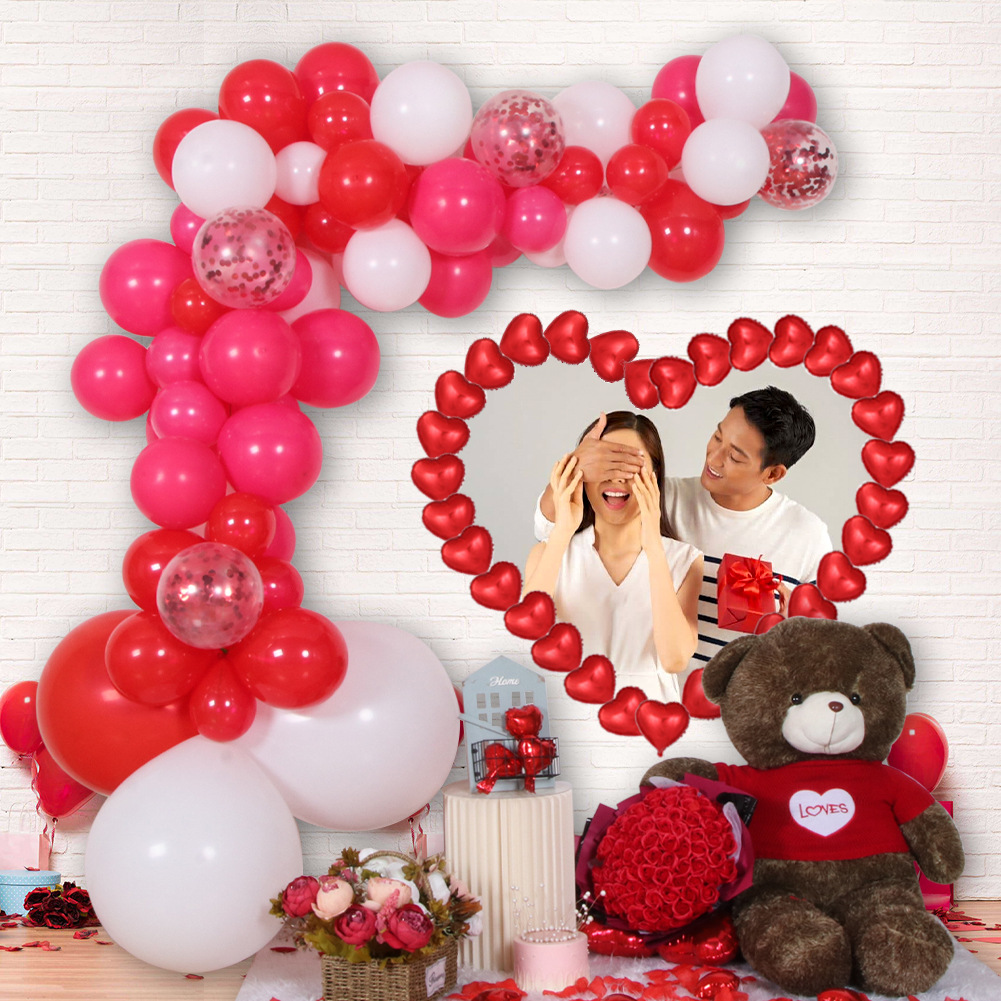 Día de San Valentín traje globo pétalos de rosa boda habitación diseño Foto fondo decoración globo amante traje