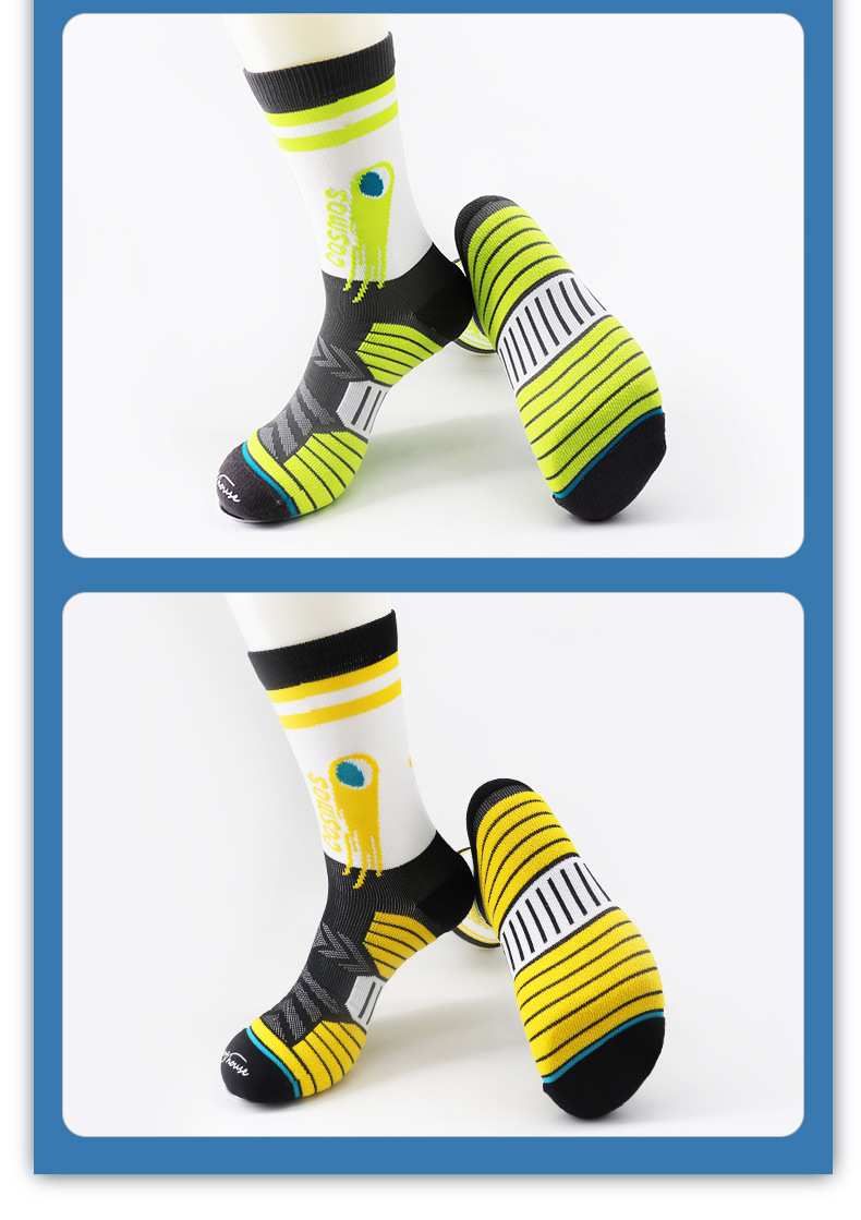 Universal sports stripe in the tube socks