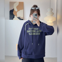 子元2025秋季新款大码胖MM女装上衣字母印花抽绳连帽卫衣9125