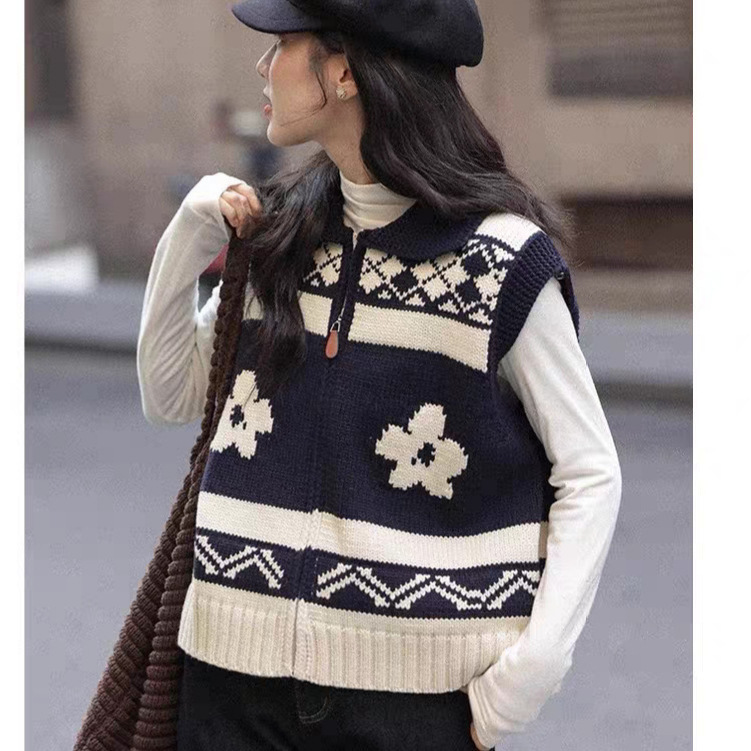Thick Korean-style jacquard Fair Isle knitted vest for women, new autumn vintage style with a turn-down collar, sleeveless cardigan