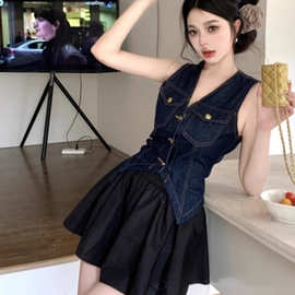 复古时尚V领无袖牛仔马甲女装夏季2025新款修身显瘦短款马夹上衣
