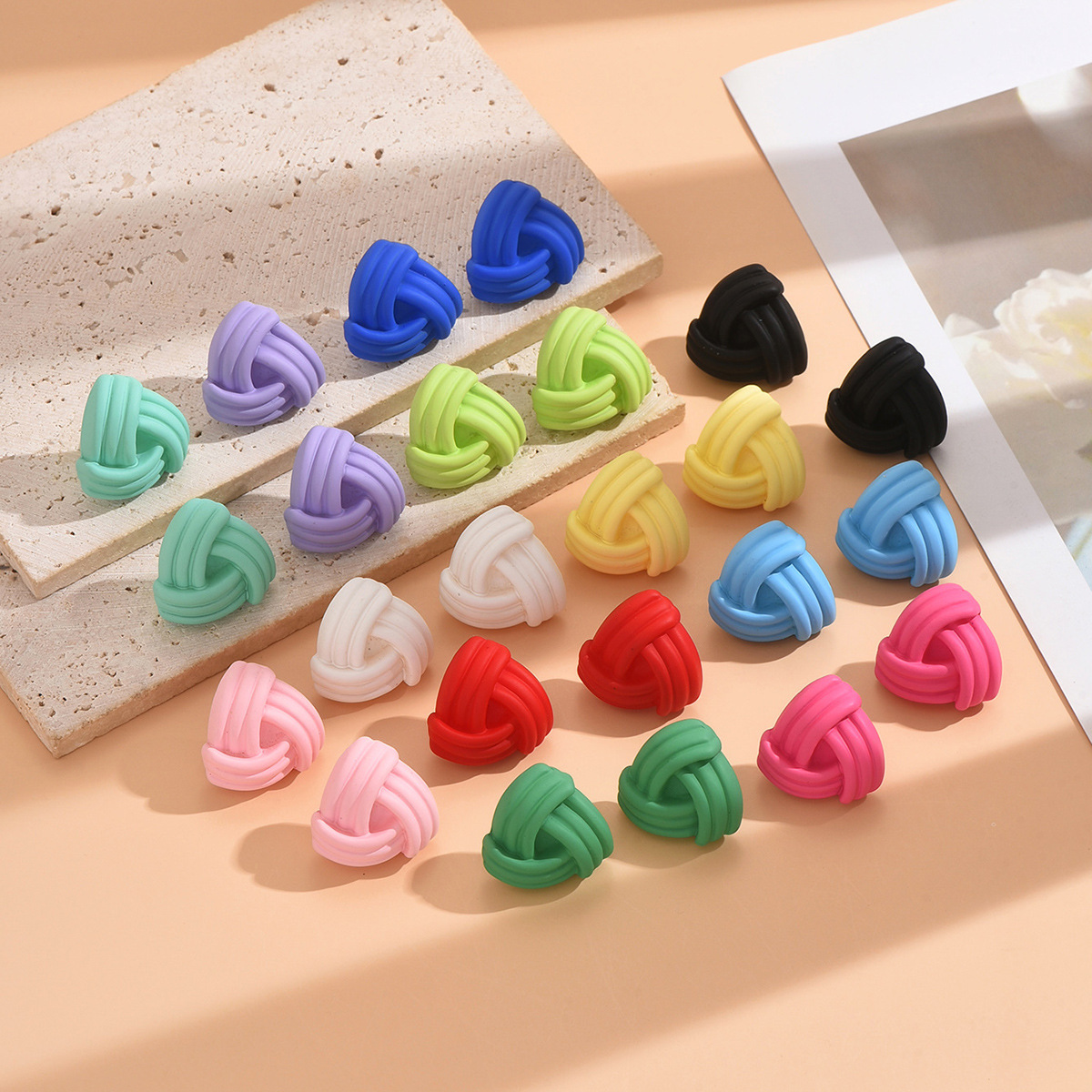 1 Pair Simple Style Geometric Spray Paint Arylic Ear Studs display picture 1