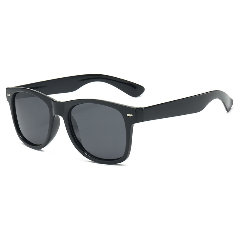 Fashionable sunglasses for men and women