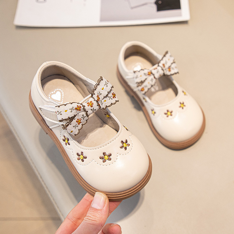 女の子の小さい靴の蝶結びの王女の靴の2024春の新型の子供の柔らかい底の小さい子供の赤ちゃんは靴を履いて快適です。|undefined
