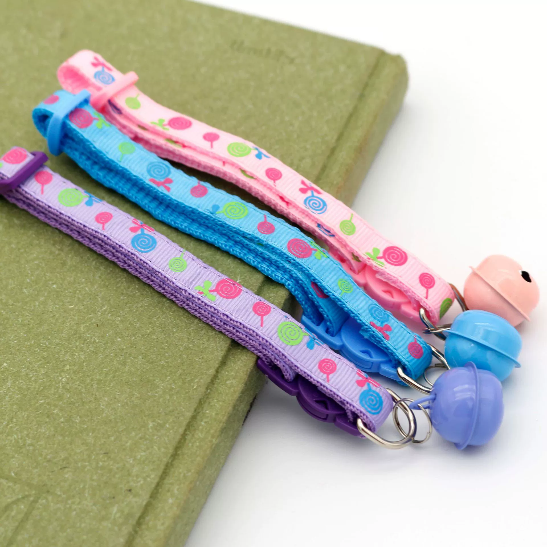 Новый ошейник-колокольчик для кошек и собак, ошейник-пряжка цвета конфеты, ошейник-колье цвета конфеты, трансграничный выбор