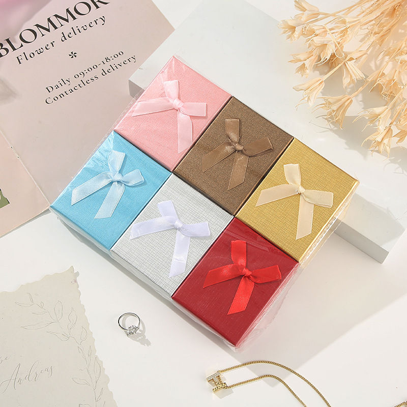 Moderno sistema minimalista de arco de color sólido caja pequeña caja de regalo de vacaciones caja de joyería hermosa caja de color mezcla al por mayor