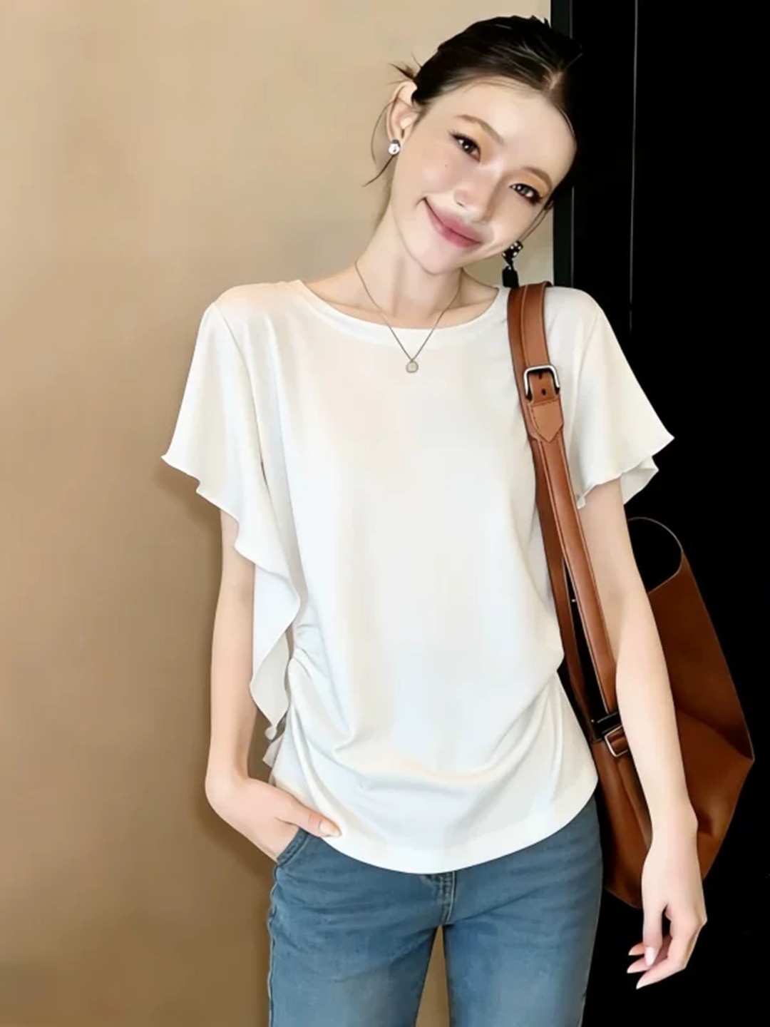 Áo thun tay ngắn cổ tròn viền lá sen nữ, dáng suông che bụng, form rộng thoải mái — màu đen