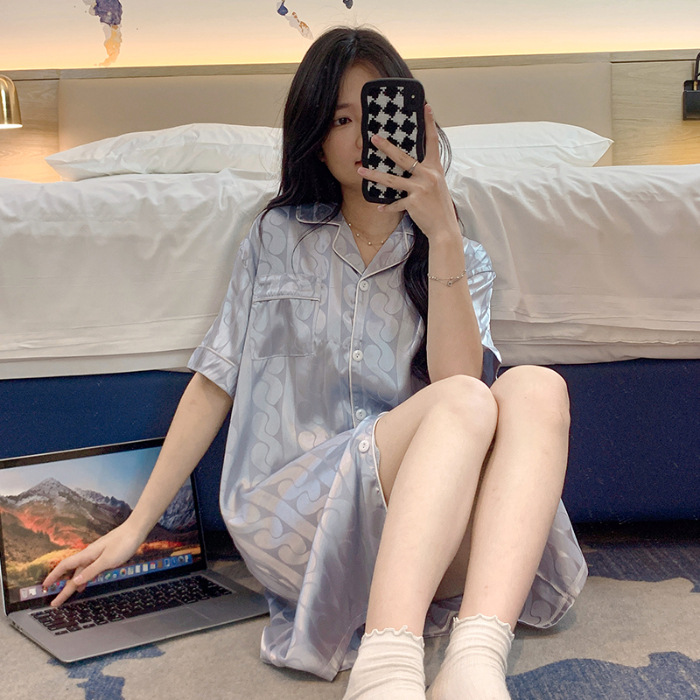 Verano simple casual jacquard de seda de hielo camisón de manga corta para mujer cardigan Delgado solapa seda ropa para el hogar transmisión en vivo