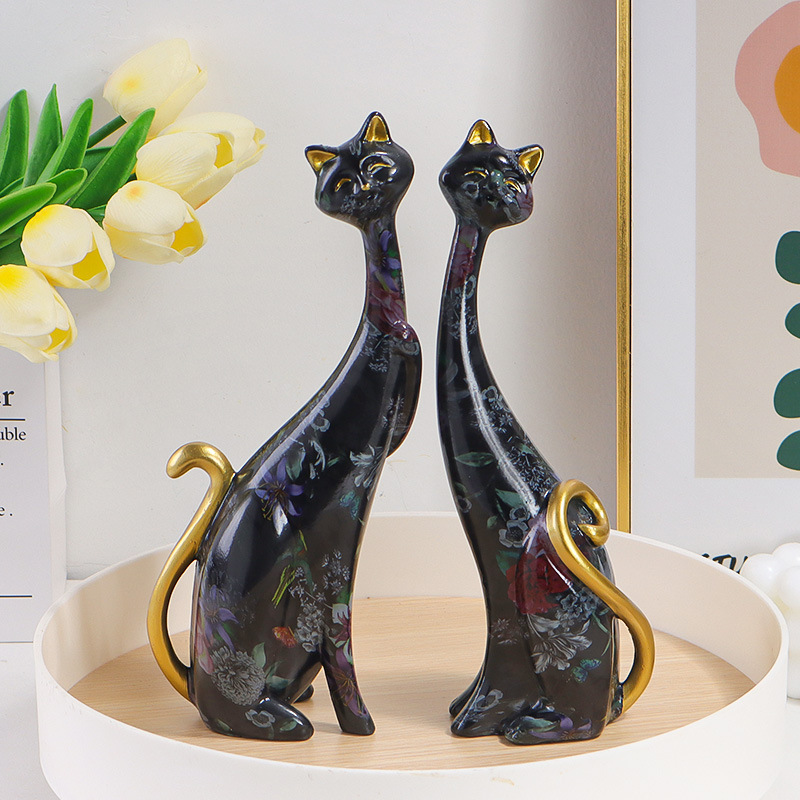 Creativa pintura al óleo de estilo europeo pareja gatos adornos de animales hotel salón regalo de San Valentín artesanía de resina
