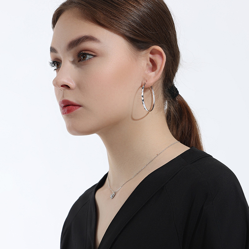 Pendientes retorcidos circulares de plata de ley 925 coreanos, pendientes, pendientes, pendientes de anillo de sentido de alto nivel de nicho simple de verano femenino