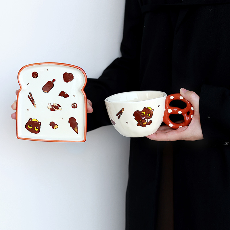 Taza de cerámica artística para tomar café en casa para niñas 2025 nueva taza y platillo de café de la serie de pan lindo