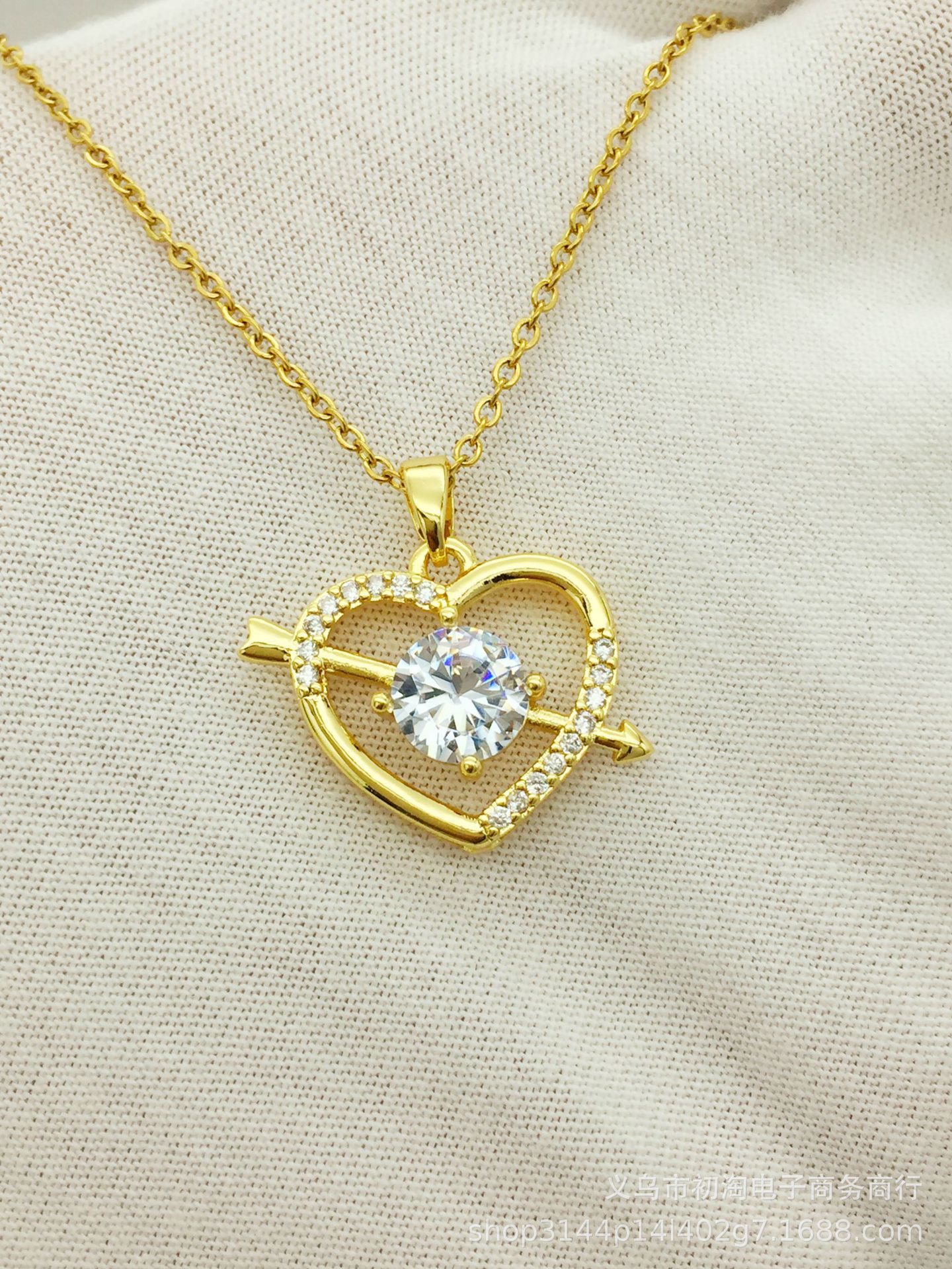fashionable pendant with zircon stainless steel
