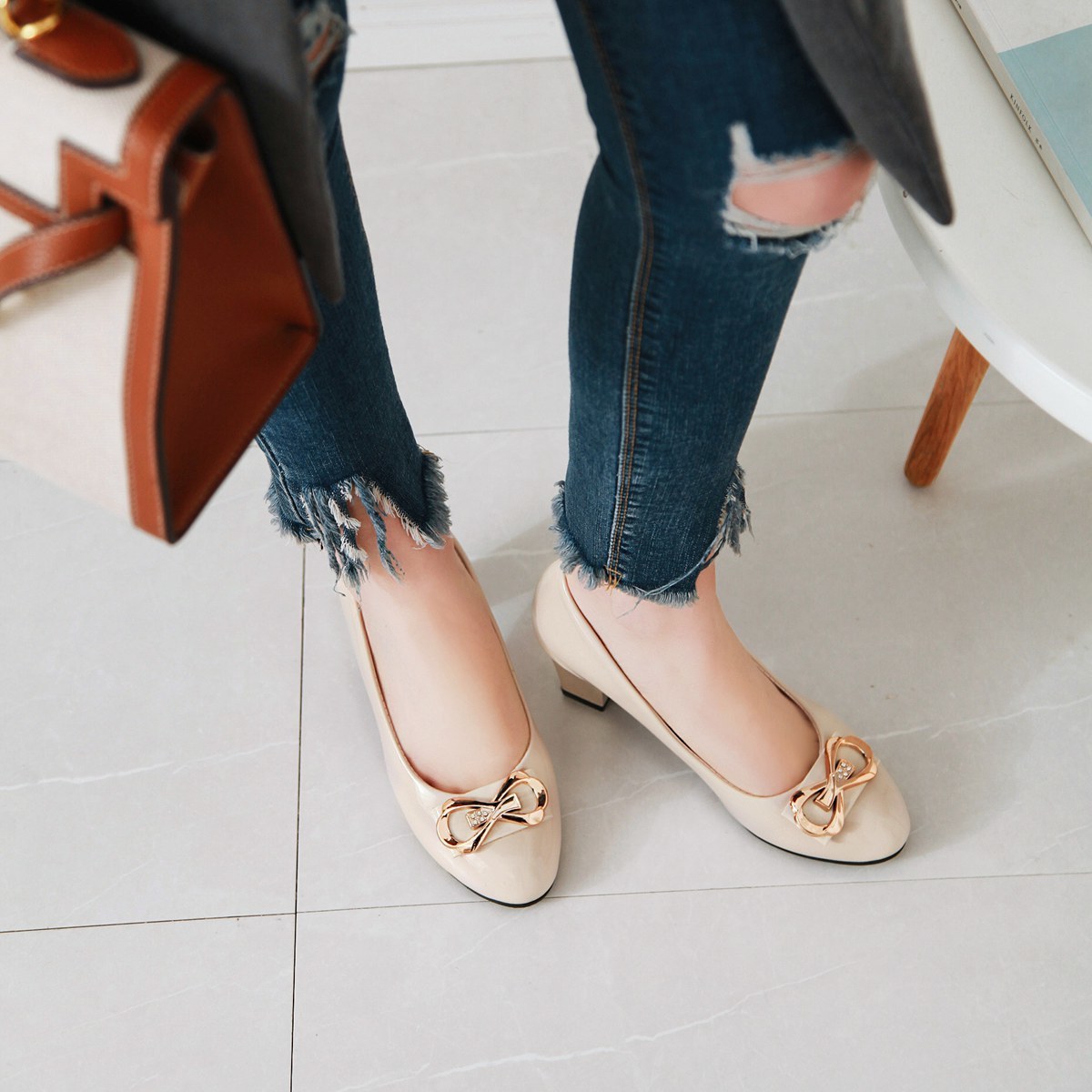 2025 Autumn New Style Pointed Toe Shallow Mouth Chunky Heel Slip-On High Heels Metal Accents, Versatile And Elegant,_vogvips.com