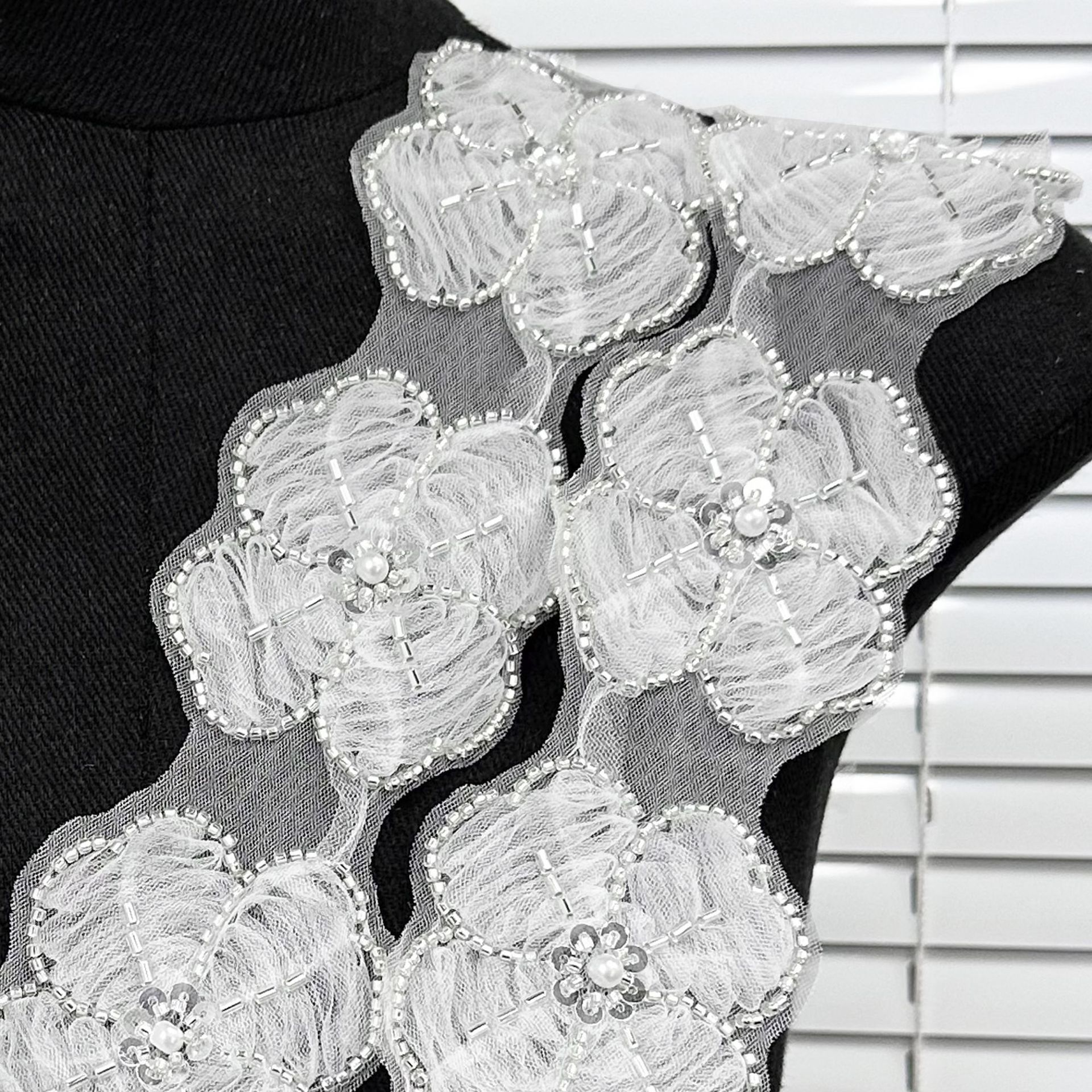 Tejido de malla bordado flor pegado nuevo tocado DIY accesorios de ropa infantil lujoso vestido de novia camisa decoración