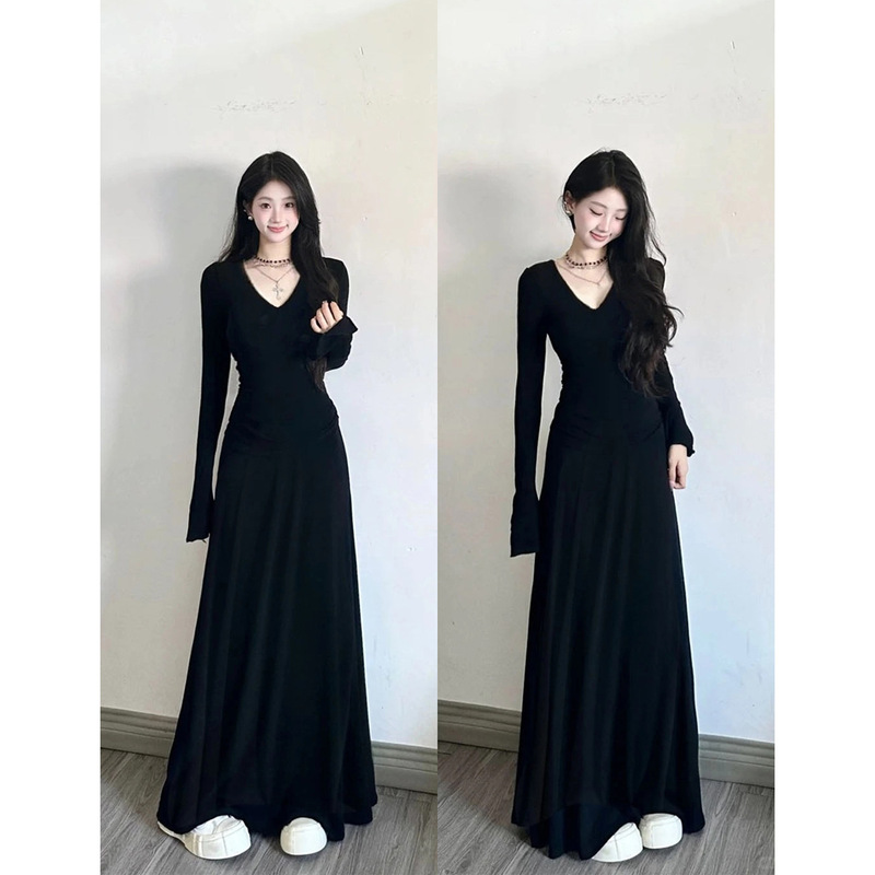 黑色针织长袖连衣裙女秋冬季巨好看v领修身风衣内搭长款包臀裙子|undefined
