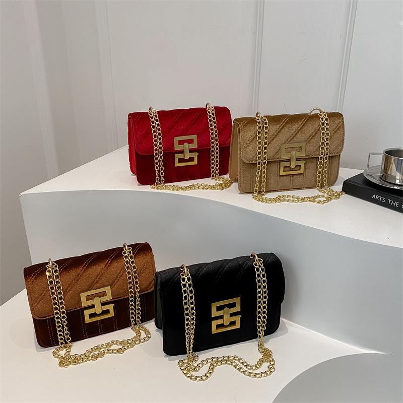 Bolso femenino de cadena de personalidad retro de moda 2025 primavera nuevo estilo textura pequeño bolso cuadrado estilo occidental bolso de mensajero de un solo hombro