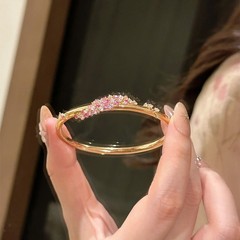 Xiaohongshuの人気の桃の花のブレスレット、甘くて絶妙で豪華なガーリーハートブレスレット、雰囲気のあるハンドジュエリー、ドロップシッピング