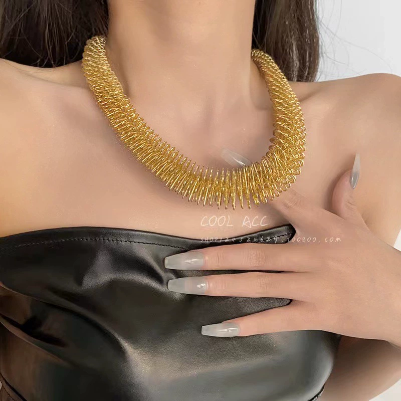 Трансграничные взрывы в Европе и Америке преувеличенные ожерелья 2024 новый взрывной воротник ключицы цепи высокого уровня нишевые аксессуары