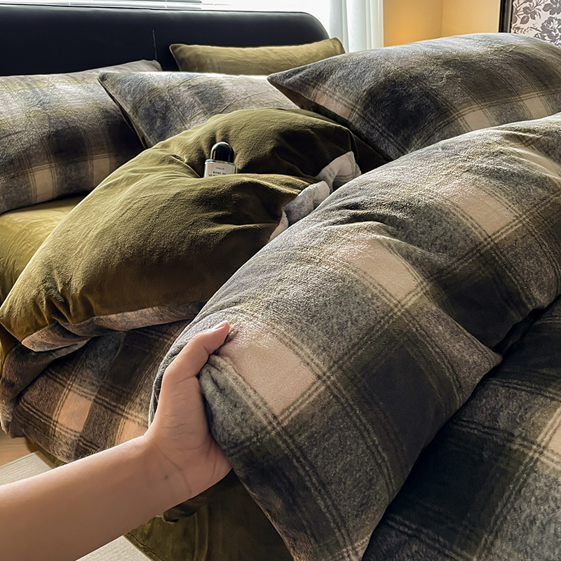 Otoño y invierno de leche de lana de cuatro piezas conjunto 2025 nuevo doble cara sábanas de lana de coral cubierta de cama de tres piezas grueso conjunto