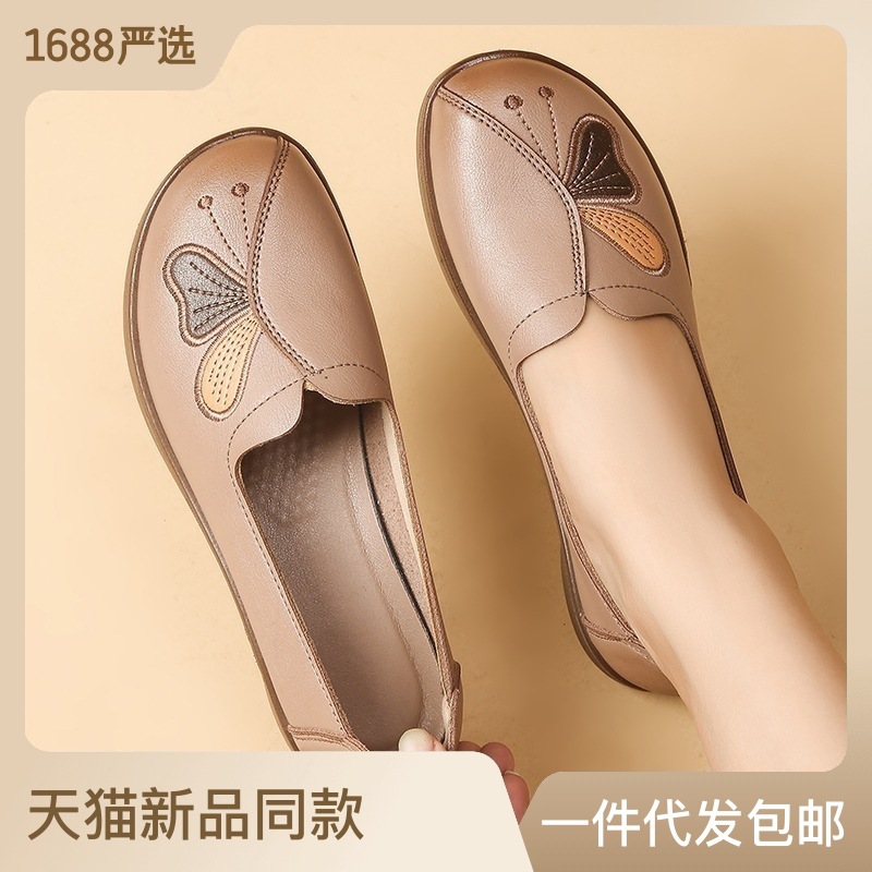 【 Spot 】 Mom's shoes Spring and Autumn genuine leather for middle-aged and elderly women with flat soles, single shoe for elderly people, anti slip soft sole leather shoes